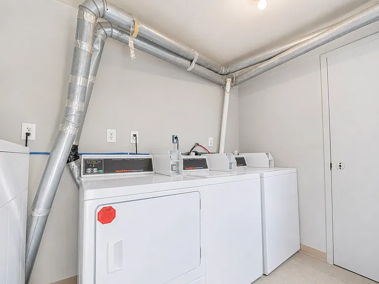 200 E Broad St #5 — Photo 7