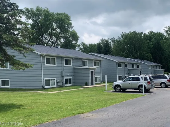 13366 North Rd, Fenton, MI 48430