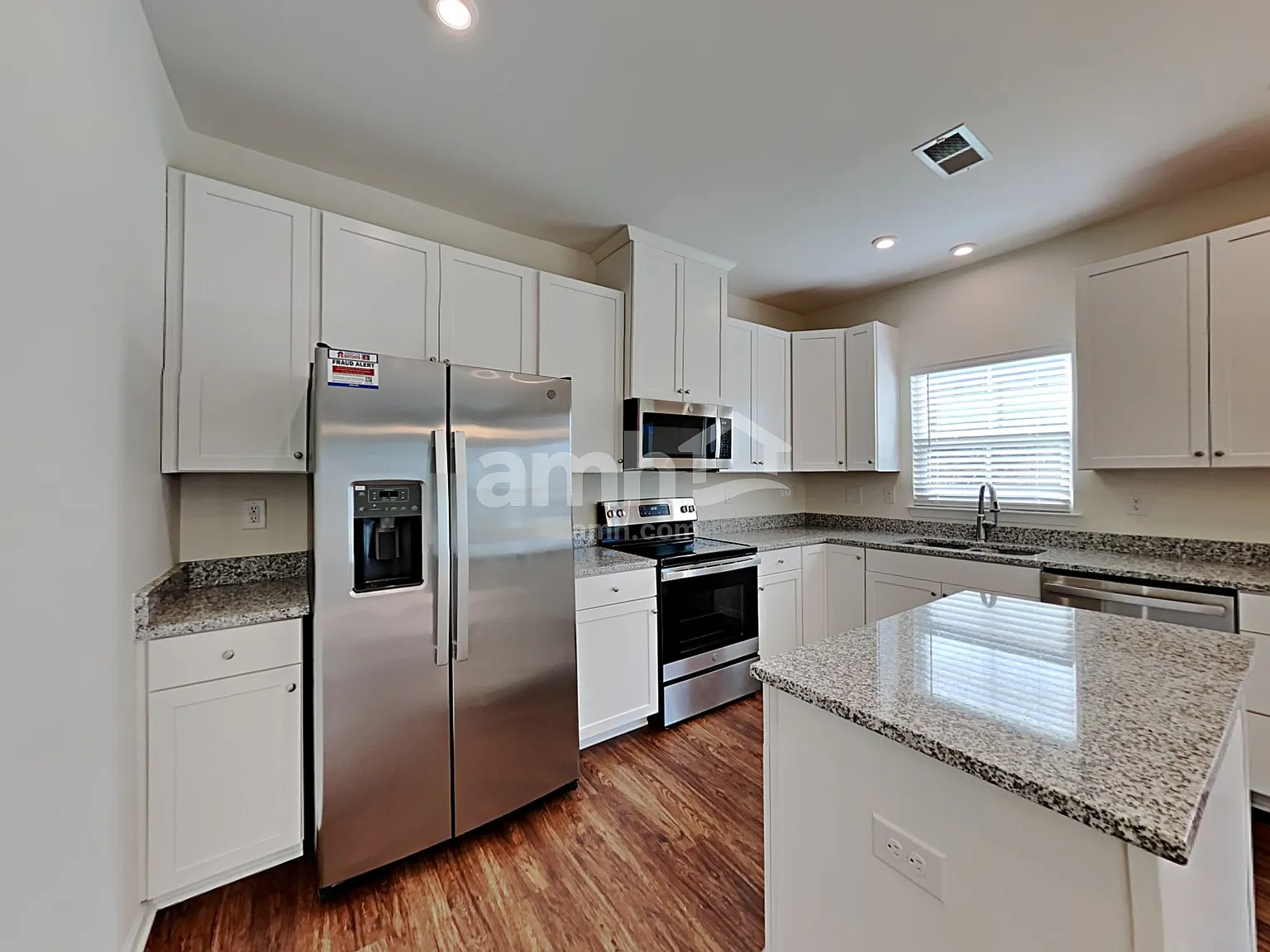 4 bed, 2.5 bath, 2539 sqft, $2,520 — Photo 3