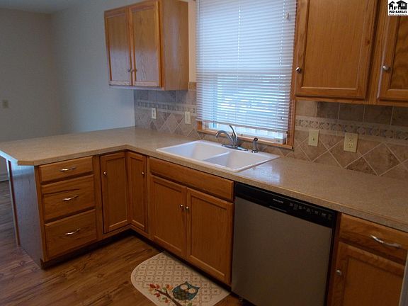 4th image of 428 W 17th Ave