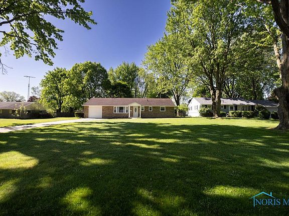 3rd image of 122 Parkside Dr