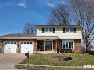 2520 E Crest Ave, Bettendorf, IA