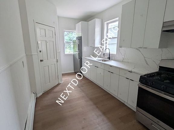 4th image of 133 Boyd Ave #1M