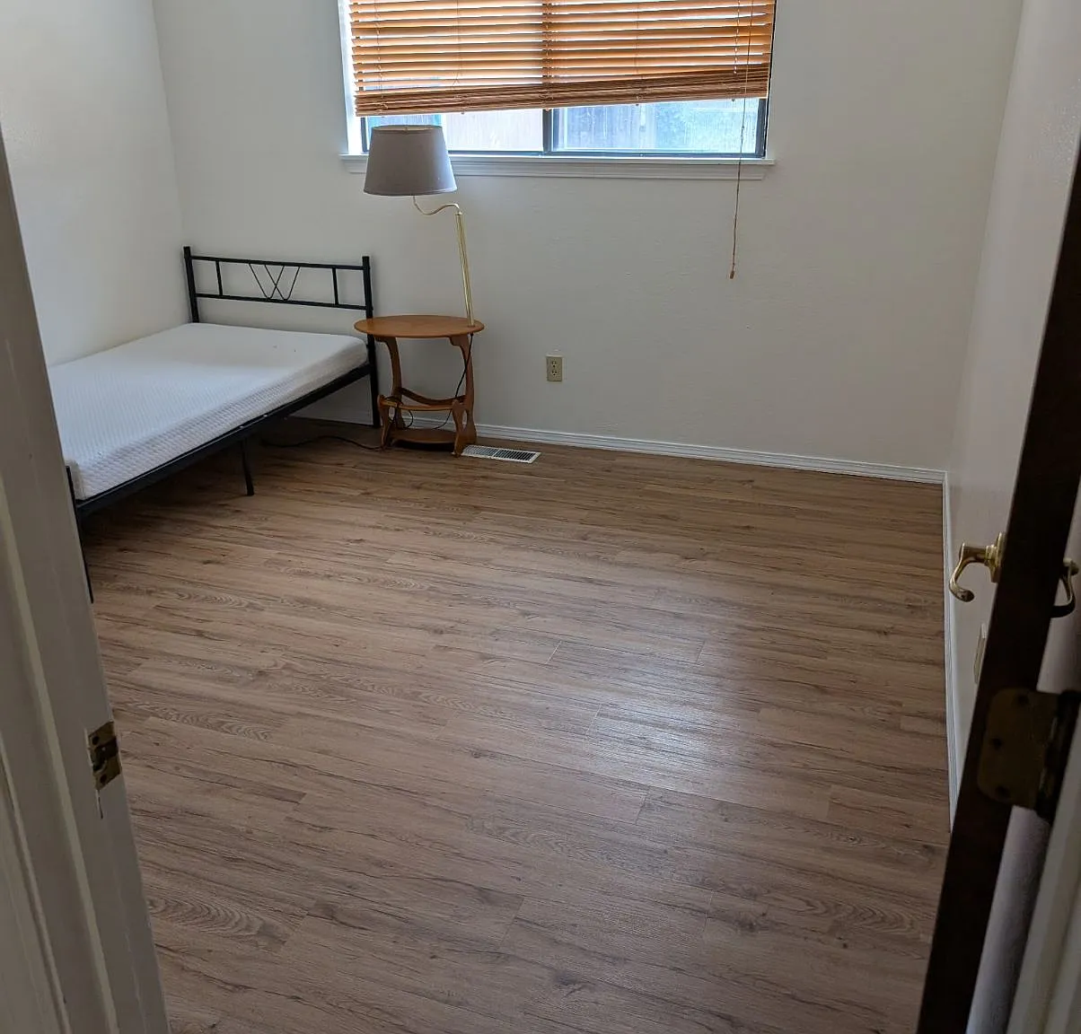 1 bed, 300 sqft, $1,250 — Photo 1