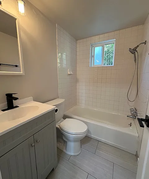 387 E Redondo Ave — Photo 11