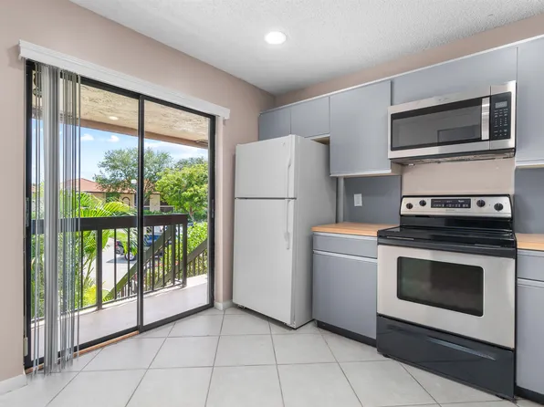 5201 W Club Circle #203, Boca Raton, FL 33487