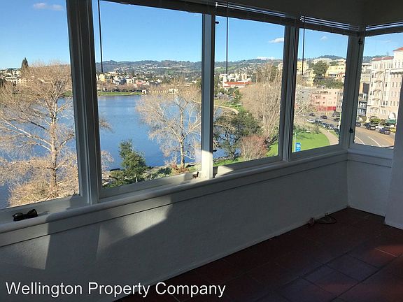 4th image of 431 Wayne Ave #431
