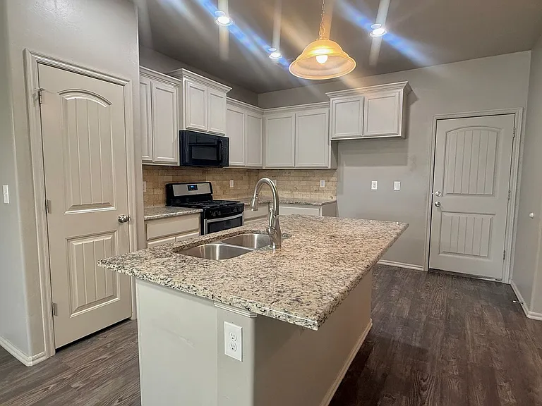 11214 Coachmans Rd — Photo 2