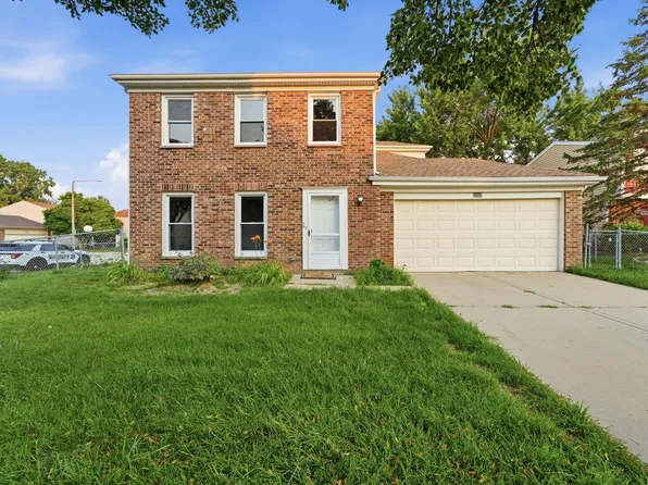 5039 Chambers Dr, Hoffman Estates, IL 60010