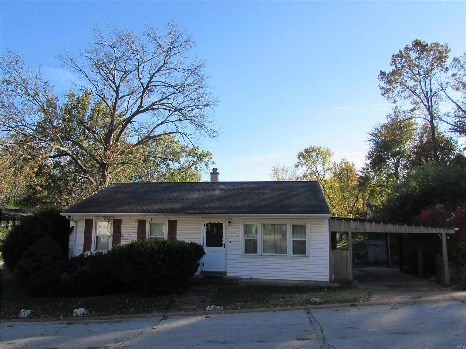 504 Robert Ave photo 1