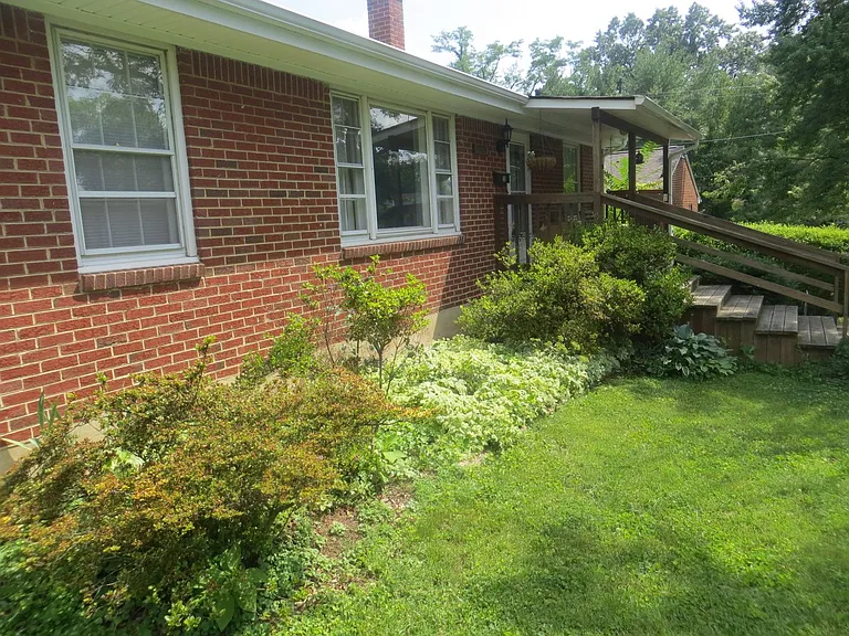 Davis Ave — Photo 2