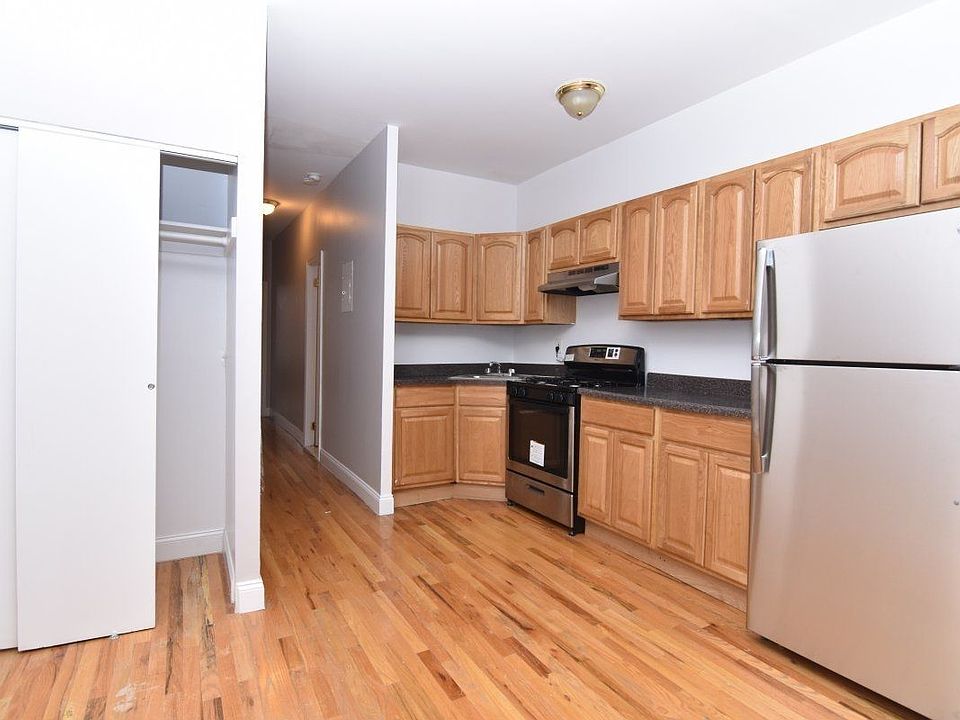 2nd image of 171 Morningside Ave APT 4A