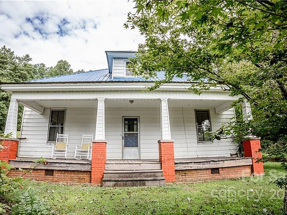 3rd image of 107 Gordon View Dr