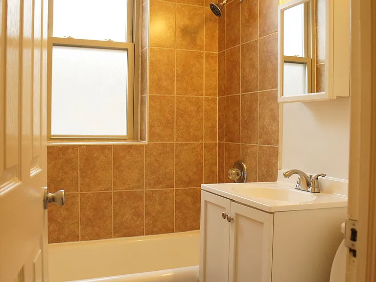 2715 NMA LLC — Photo 4