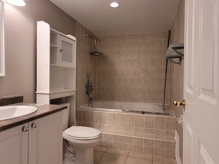 71 Charles St E #401 — Photo 13