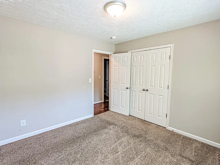 21530 Warwick Ct — Photo 28