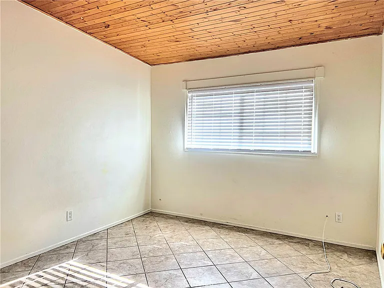 815 W Avenue H7 — Photo 31