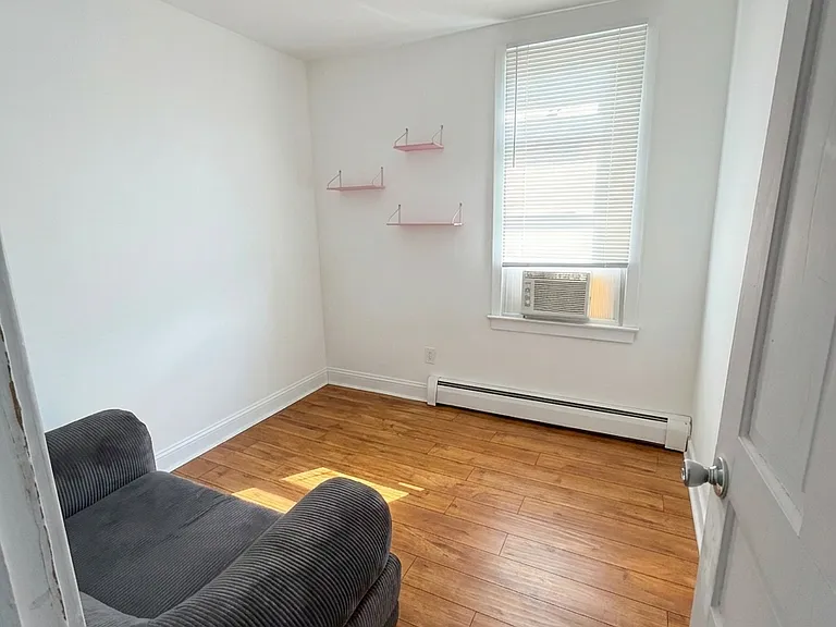 3rd bedroom (great for kids)