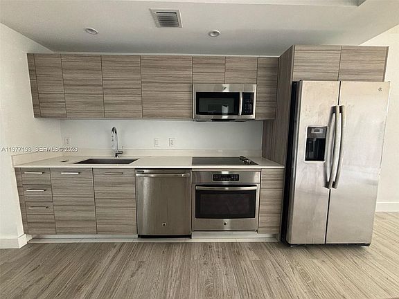 4th image of 121 NE 34th St Unit 1503
