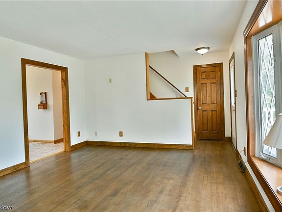 5th image of 1393 Sunnyfield Ave