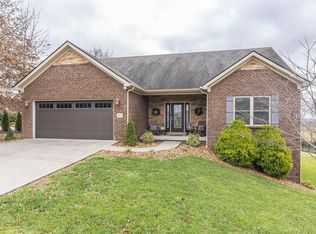 915 Cabernet Dr, Berea, KY 40403