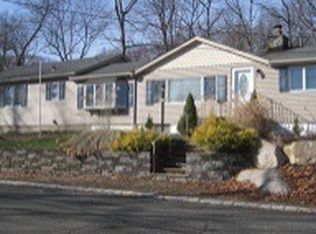 14 Lake Shore Rd W, Hardyston, NJ 07460