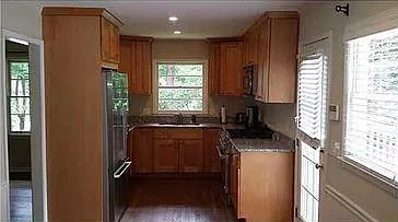 6 bed, 3.0 bath, 1910 sqft, $4,000 — Photo 4