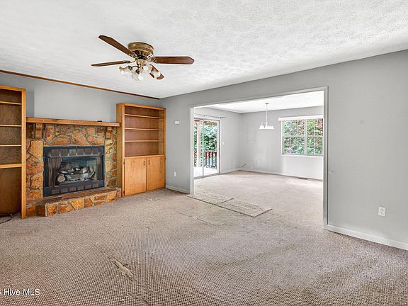 3rd image of 200 Pine Lane