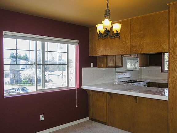 3rd image of 471 S Auburn St #3