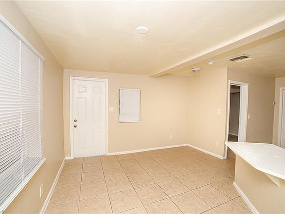 4th image of 3351 Marion St