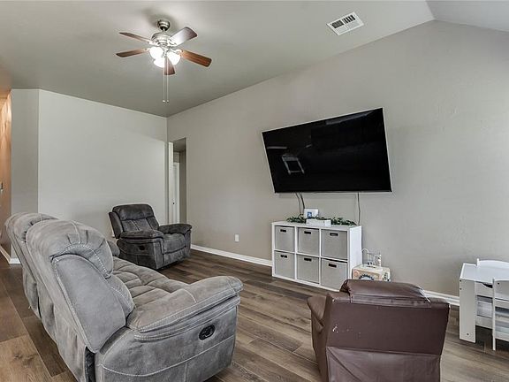 5th image of 700 Dana Dr