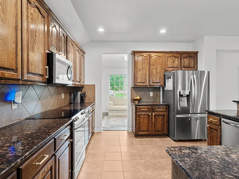 1024 Hidden Creek Dr — Photo 9