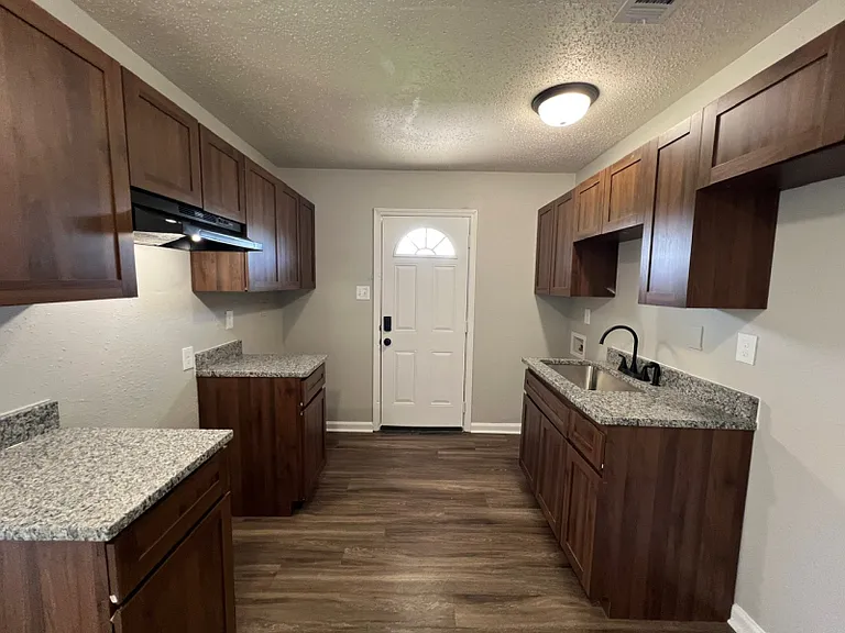 1795 Tampa Cv — Photo 3