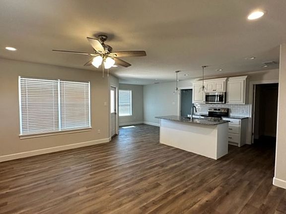 2nd image of 1613 Sweetwater Ln