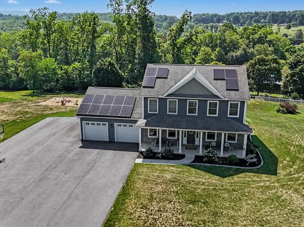 3 Stoner Dr, Shermans Dale, PA 17090