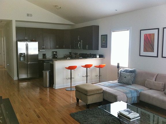 2nd image of 146 32nd St #3