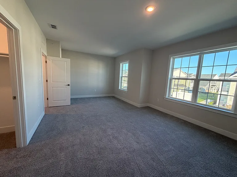 1404 Justin Dr — Photo 16