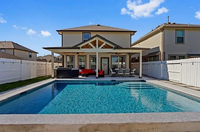 4 bed, 2.5 bath, 2260 sqft, $3,250 — Photo 3