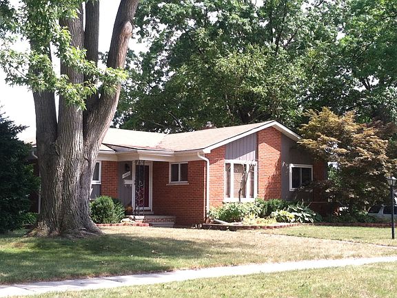 2nd image of 19620 Parker St