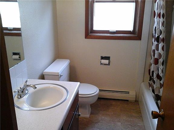 4th image of 810 Bishop Ave