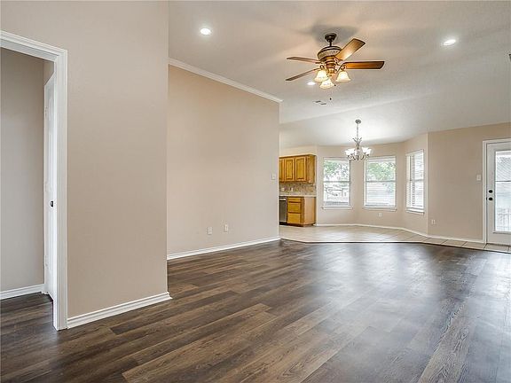 4th image of 512 Pleasant Valley Dr