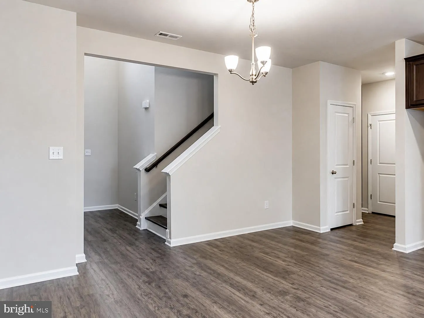 4 bed, 2.5 bath, 2460 sqft, $4,200 — Photo 4