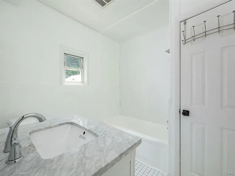 216 Hobbs Ln #B — Photo 13