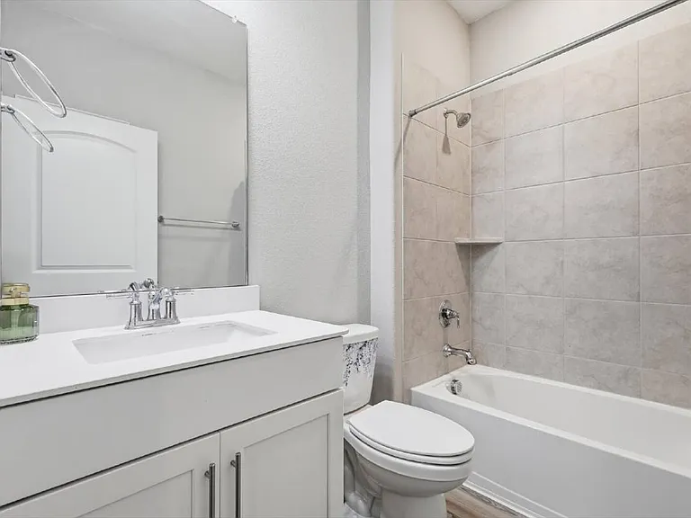 817 Adelyn St — Photo 7