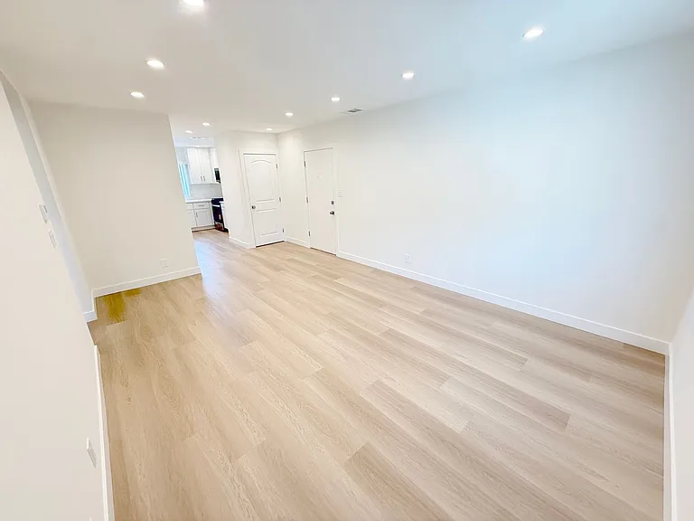 200 E Dryden St — Photo 16