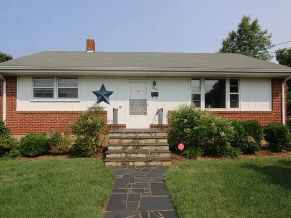 2630 Edinburgh Dr NW, Roanoke, VA 24012