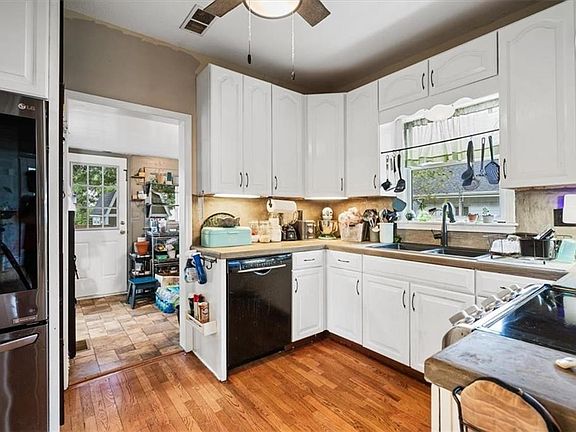 4th image of 329 W 3rd St