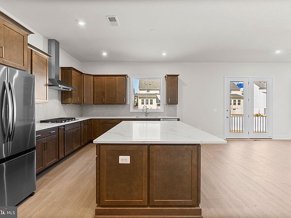 5th image of 112 Heyford Dr
