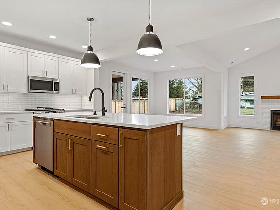 3rd image of 10903 145th Street E