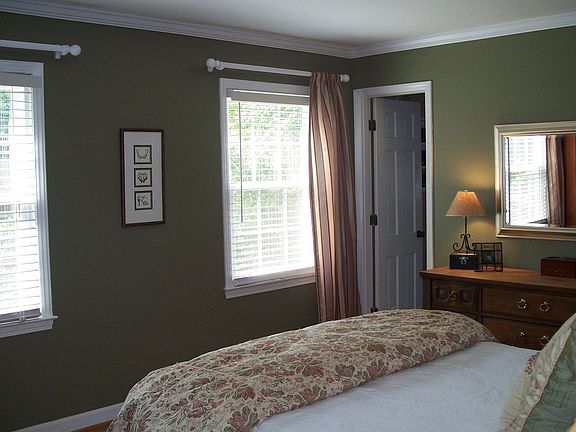 Master Bedroom w/ Walk-In Closet & Updated Bath